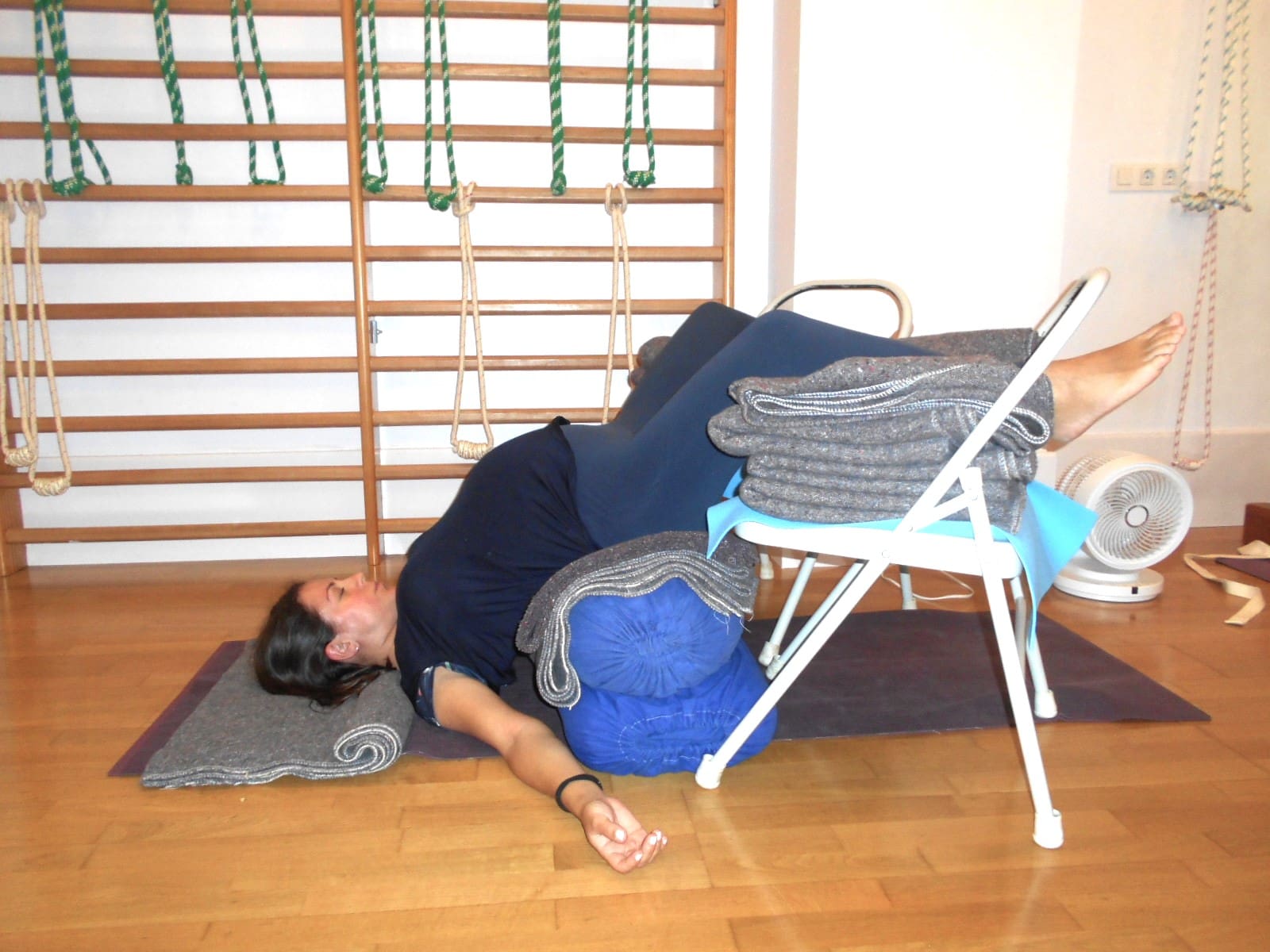 Postura de yoga IYENGAR para el embarazo